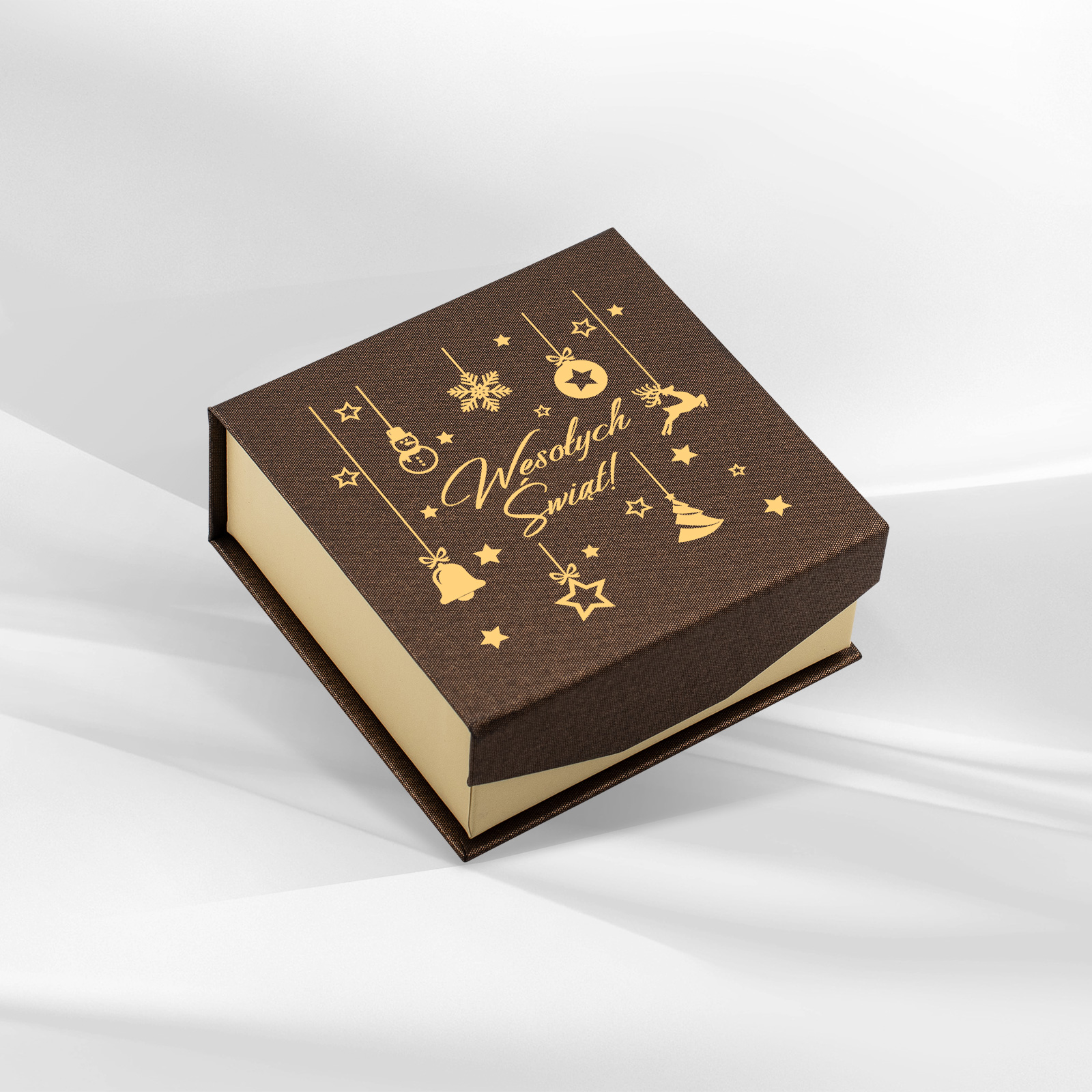 Eleganckie pudełko jubilerskie w brązowym kolorze z magicznym świątecznym motywem