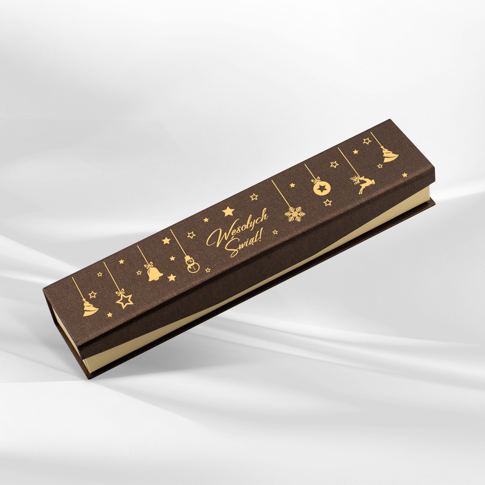 Eleganckie pudełko jubilerskie w brązowym kolorze z magicznym świątecznym motywem